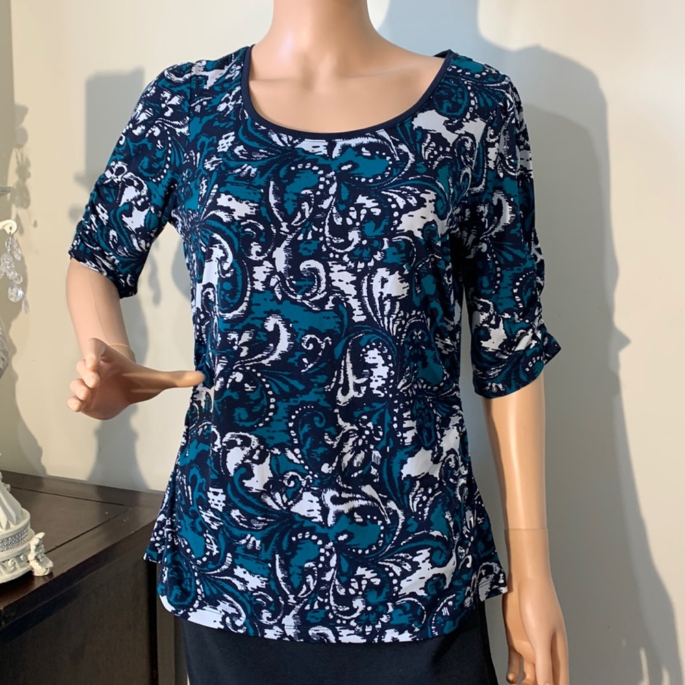 Cute top size M great condition